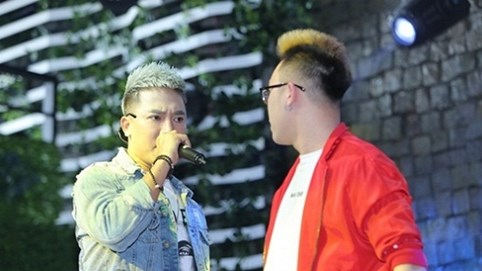 Châu Khải Phong bay ra Hà Nội để họp fans