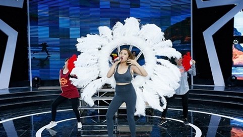 Châu Ngọc Tiên thử sức hát hit 