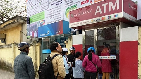 Chạy đua thu phí, ngân hàng tăng mạnh nguồn thu từ dịch vụ