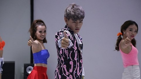 Chủ nhân hit “Ngưng làm bạn” tìm kiếm “Cô gái triệu like”