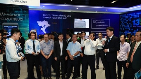 Chủ tịch UBND TP.HCM Nguyễn Thành Phong dự và cắt băng khai mạc Triển lãm “Viettel với cuộc cách mạng công nghiệp 4.0”