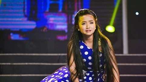 Cô bé 11 tuổi Ngọc Tâm phá cách ngoài sức tưởng tượng khi hóa Lọ Lem