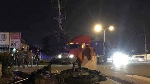 Cô gái chết trên đường 