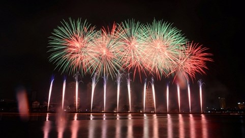 Có gì ở đêm khai mạc lễ hội pháo hoa lớn nhất Đông Nam Á?