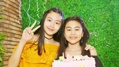 Con gái MC Quyền Linh xinh như hoa hậu trong tiệc sinh nhật bố