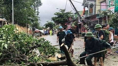 Quân đội huy động hàng trăm ngàn người cứu nạn sau bão số 2