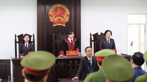 Phạm tội dâm ô, Nguyễn Hữu Linh bị phạt 18 tháng tù giam