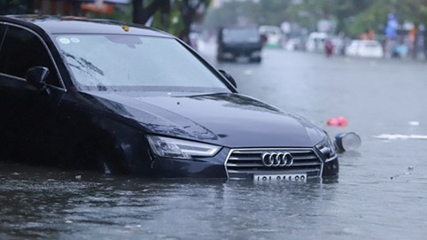 Đà Nẵng đào mương, phá đê quai để giảm ngập úng