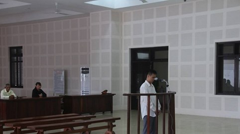 Đà Nẵng: Nghi ngoại tình, chồng cắt cổ vợ rồi tự sát