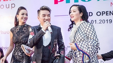 Đàm Vĩnh Hưng hội ngộ Lệ Quyên, Giáng My tại thành phố biển Nha Trang