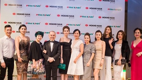 Dàn nghệ sĩ Nam - Bắc hội ngộ chúc mừng doanh nhân Dương Quốc Nam