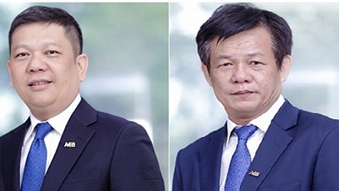 Đăng kí mua 800.000 cổ phiếu, hai ‘sếp’ ACB chỉ thực hiện chưa được một nửa