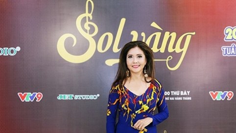 Danh ca Họa Mi trẻ trung hát nhạc tình ở tuổi 62