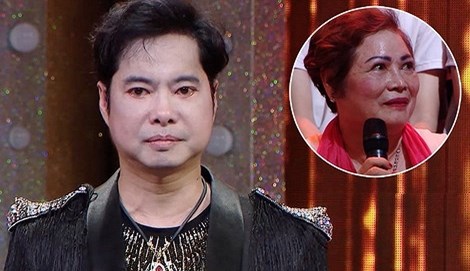 Danh ca Ngọc Sơn rưng rưng xúc động khi nói về mẹ trên sân khấu