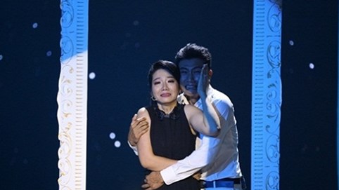 Ngọc Duyên khiến khán giả rớt nước mắt khi đưa câu chuyện đời mình lên sân khấu