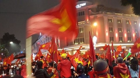 “Đi bão”: Ăn mừng chiến thắng hay ăn theo phong trào?