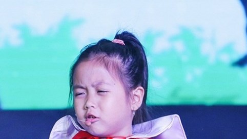 Đình Toàn cười “bật ngửa” vì câu nói bá đạo của “nàng Bạch Tuyết nhí” Ngân Chi