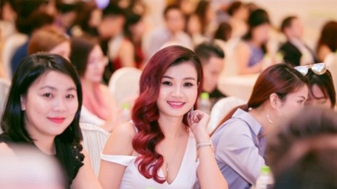 Doanh nhân Xuân Thanh rạng rỡ dự sự kiện