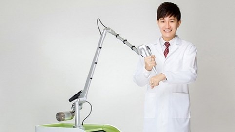 Dược sĩ Tiến vui mừng với thành công của chuyến công tác tại Hàn Quốc