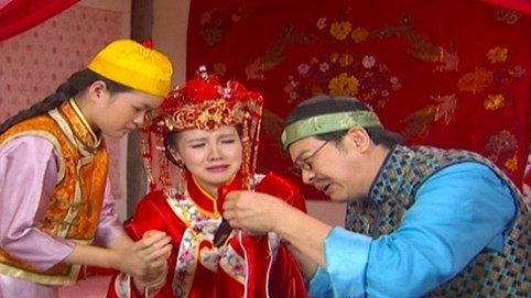 Dương Khánh Hoàng bị bắt làm… cô dâu trong 