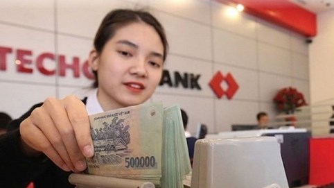 Techcombank báo lãi nửa đầu năm tăng 9% lên 5.661 tỷ đồng, dư nợ cho vay tăng 16%