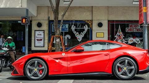 Ferrari F12 Berlinetta đặc biệt nhất Việt Nam của đại gia đồng hồ chục tỷ tại Hà Nội tiến vào Sài Gòn