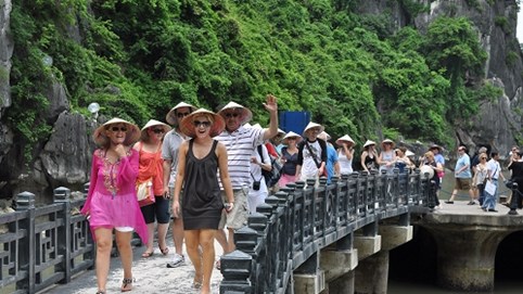 Gần 1 triệu khách quốc tế đến Việt Nam trong tháng 5