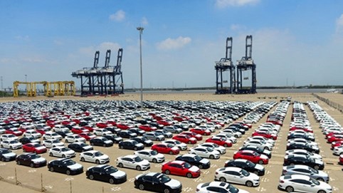 Gần 500 xe ôtô nhập khẩu tràn về Việt Nam mỗi ngày