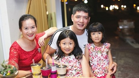 Gia đình Bình Minh khuấy đảo cửa hàng trà sữa mới của Hoa hậu Thu Hoài