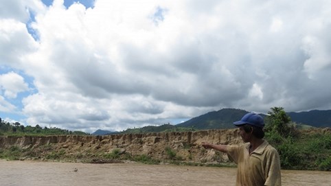 “Cát tặc” hoành hành, hàng trăm m2 đất nông nghiệp bị cuốn trôi