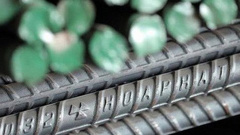 Giá thép Trung Quốc giảm sâu, giới đầu tư lo ngại với cổ phiếu Hòa Phát