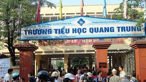 Giữa thủ đô, học sinh lớp 2 cũng bị cô giáo cho bạn tát 50 cái