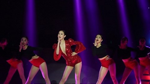 Hà Thu nhảy sexy dance khoe 3 vòng gợi cảm