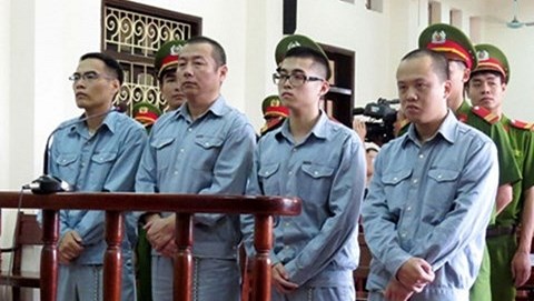 Tội phạm làm giả thẻ tín dụng bỏ trốn