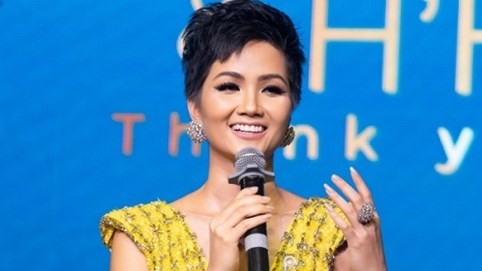H’Hen Niê kể lại hành trình tỏa sáng tại Miss Universe 2018