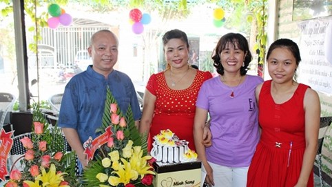 Thưởng thức hương vị, cảm lòng tri ân qua ly cà phê giữa phố biển