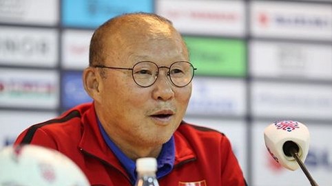 Thầy Park bức xúc khi cầu thủ Malaysia tố Việt Nam đá rắn