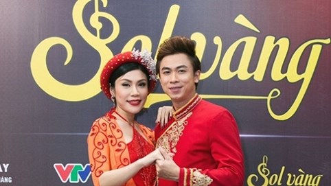 Hồ Việt Trung và Uyên Trang tái hợp tình tứ trong Sol Vàng