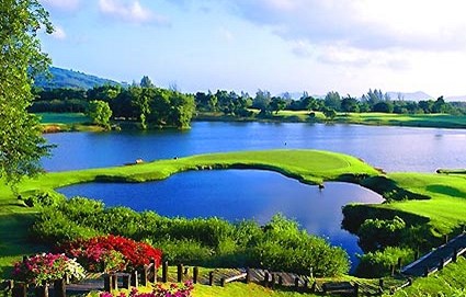 Hòa Bình: Dự án sân golf triệu đô 10 năm xâm phạm đất canh tác của dân