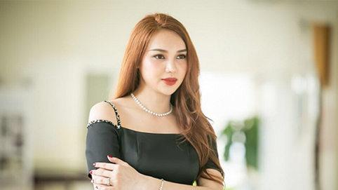 Hoa hậu Diệu Hân xinh đẹp rạng ngời đi nhận giải thưởng tôn vinh trong kinh doanh