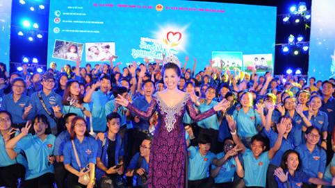 Hoa hậu Lê Thanh Thúy đến Quảng Nam 