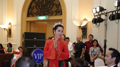 Hoa hậu Nhân ái Thu An quý phái trong đêm tiệc tôn vinh doanh nhân