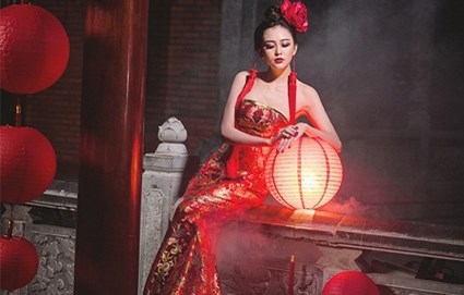 Hoa khôi Hải Yến hóa Hằng Nga trong bộ ảnh “Nguyệt hồng”