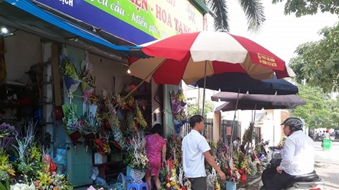 Hoa tươi tràn ngập phố ngày 20/10