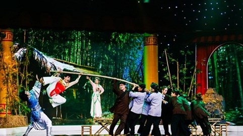 Hoàng Hải mạo hiểm đu sào đánh nhau giành chiến thắng lần 3 về cho đội Ngẫu Nhiên