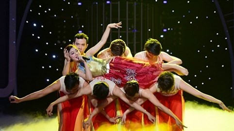 Hoàng Yến được ngợi khen khi lột xác thành diva Hồng Nhung