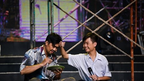 Hữu Tấn xuất sắc đạt nhất tuần nhờ tiết mục rung động lòng người