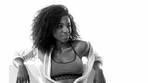 Huỳnh Tiên khoe vóc dáng thon gọn trong dự án mới