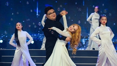 Khánh Thi khiến khán giả đứng tim bởi màn nhào lộn nhiều vòng trong 