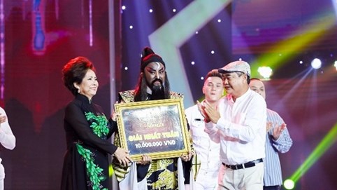 Khoảnh khắc xúc động nghẹn ngào của gia đình Lê Nguyễn Trường Giang